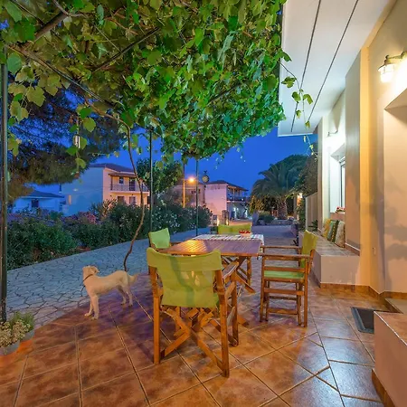 アパート Helen & Theo ラガナス