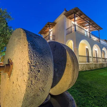 Helen & Theo דירה *